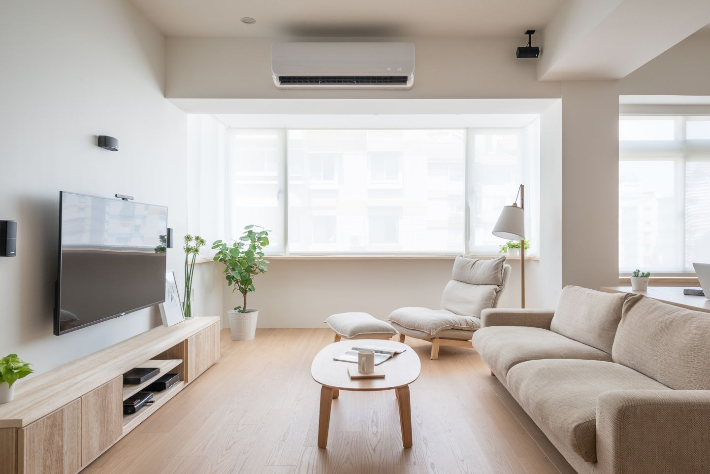 6 Xu Hướng Thiết Kế Nội Thất Chung Cư 2025: Nội Thất Japandi, Tối Ưu Không Gian - 3 | THI CÔNG XÂY DỰNG - SẢN XUẤT, LẮP ĐẶT NỘI THẤT: NHÀ Ở, VĂN PHÒNG, KHÁCH SẠN... - GIA PHAM HOMES Design & Construction