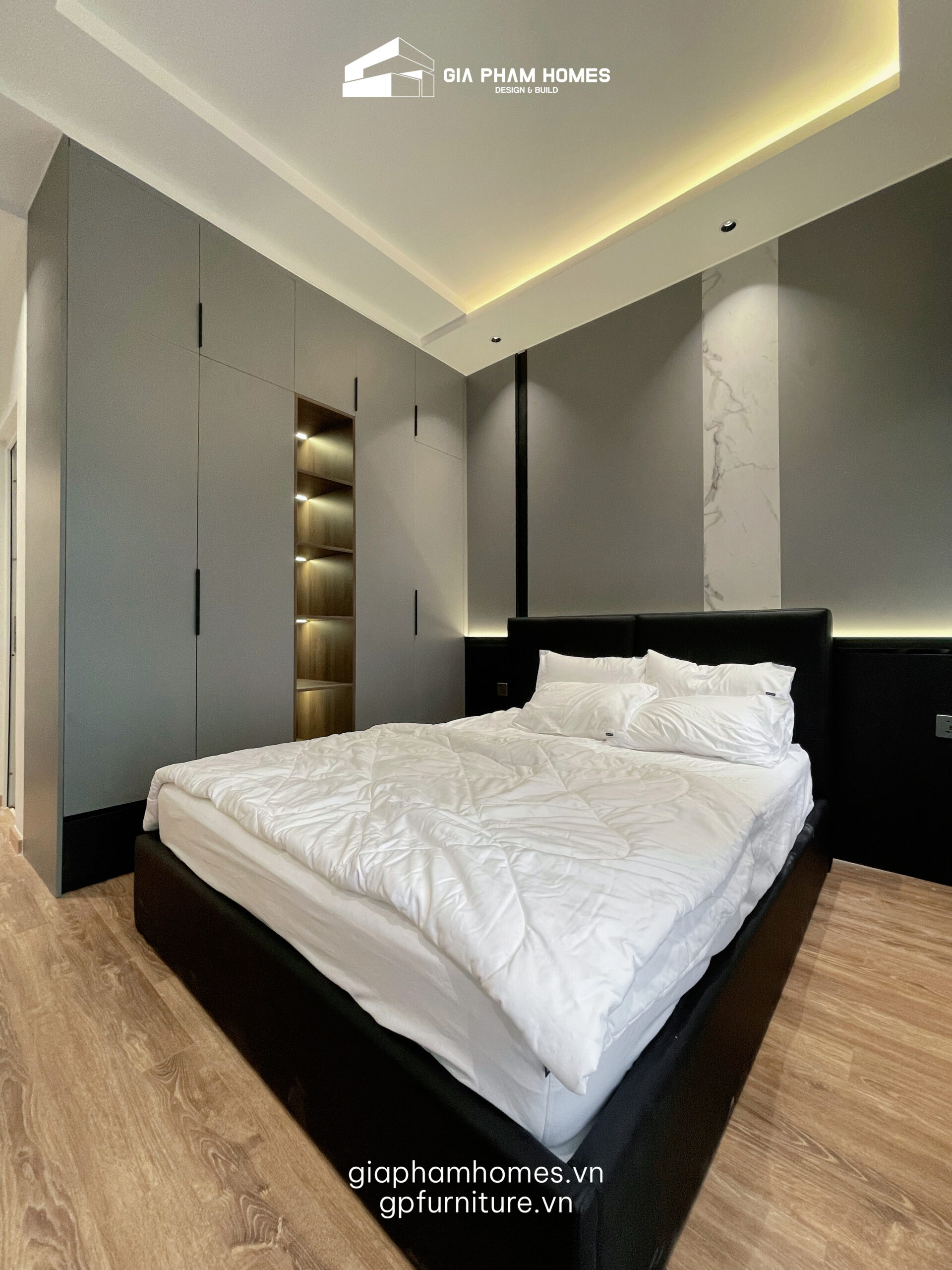 Phòng Ngủ Master
Toát lên vẻ quyền lực và sang trọng với tông màu Trầm (Xám - Đen).