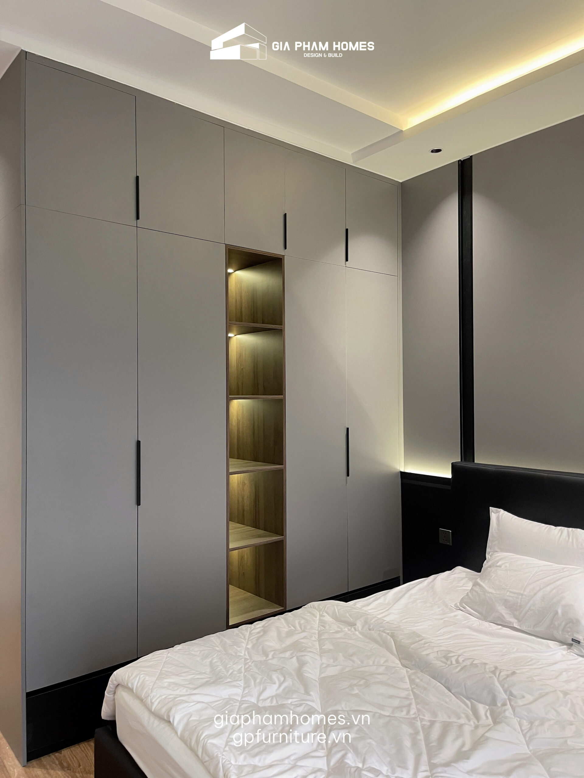 Phòng Ngủ Master
Toát lên vẻ quyền lực và sang trọng với tông màu Trầm (Xám - Đen).